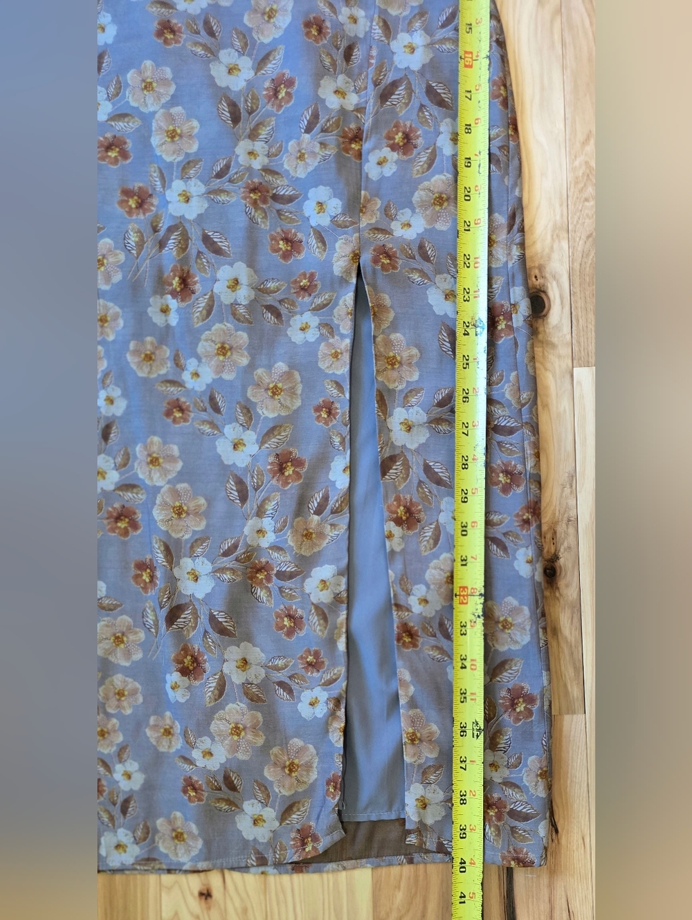 Lulu's Grey Floral Flutter Sleeve Midi Dress, M - Picture 10 of 16